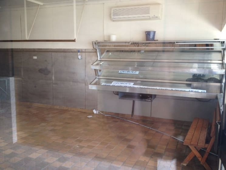 Click to view all images 2/138 Wyong Road Killarney Vale NSW 2261 - Image 2