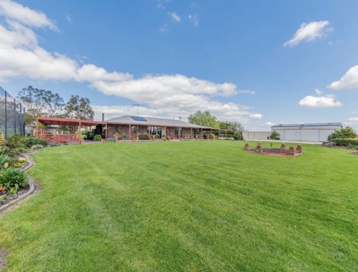 Click to view all images 172 Gordon Road Yarragon VIC 3823 - Image 2