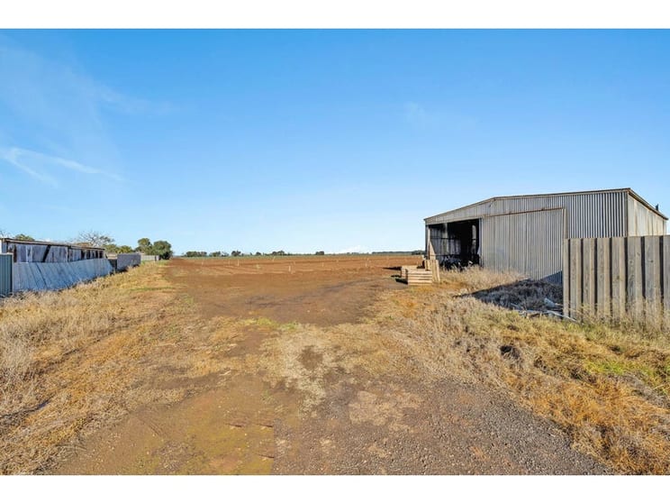 Click to view all images 3 Cuttriss Road Werribee South VIC 3030 - Image 2