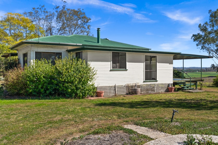 Click to view all images 1529 Pittsworth Felton Road Felton QLD 4358 - Image 2