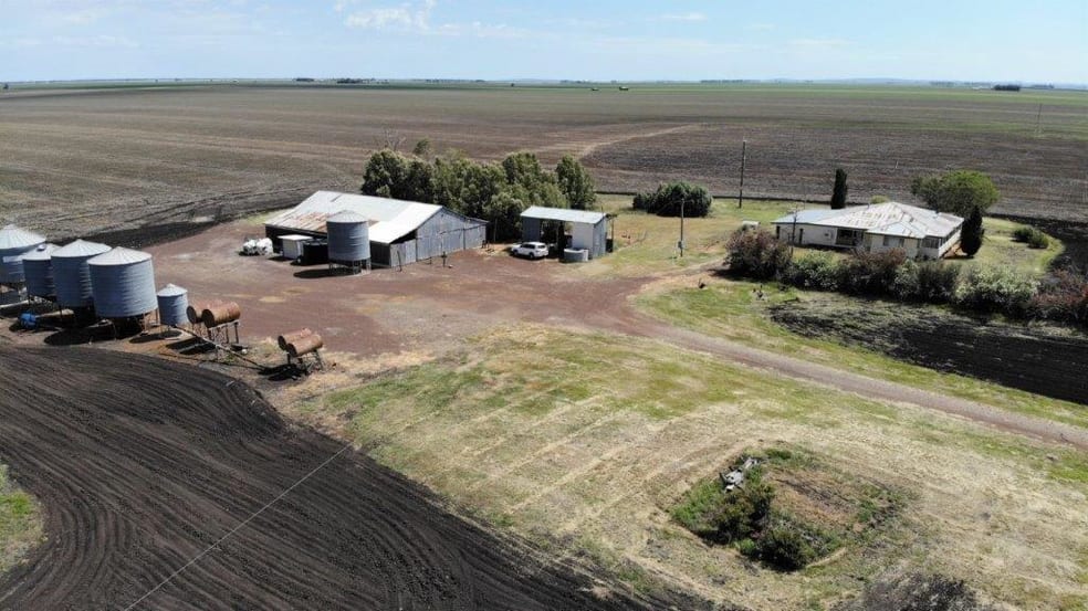Click to view all images AUCTION "GLENMORE" Macalister QLD 4406 - Image 2