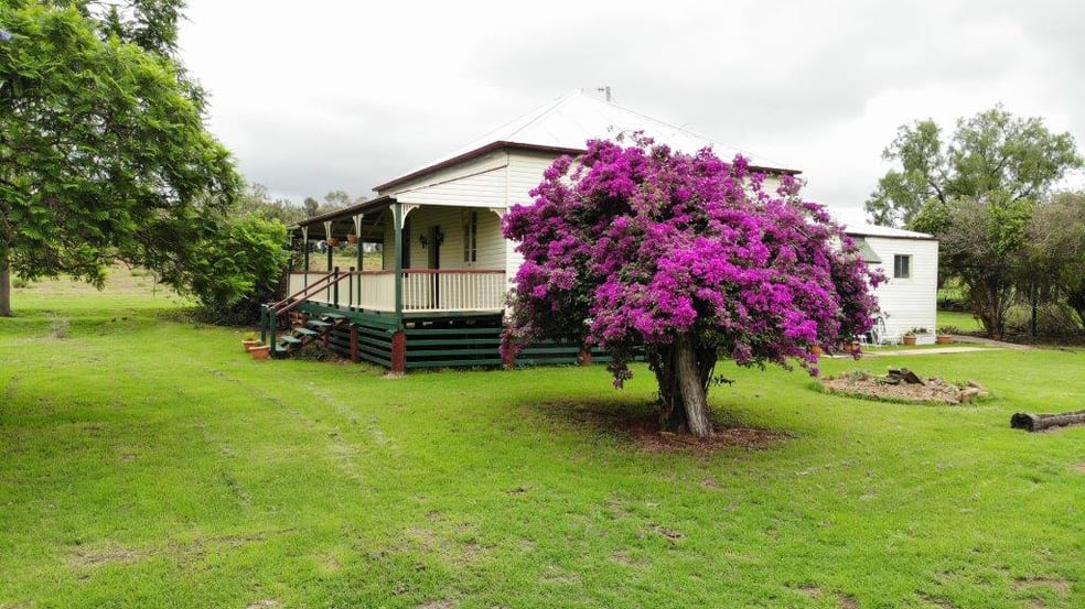 Click to view all images 31 ACRES LIFESTYLE PROPERTY Bell QLD 4408 - Image 2