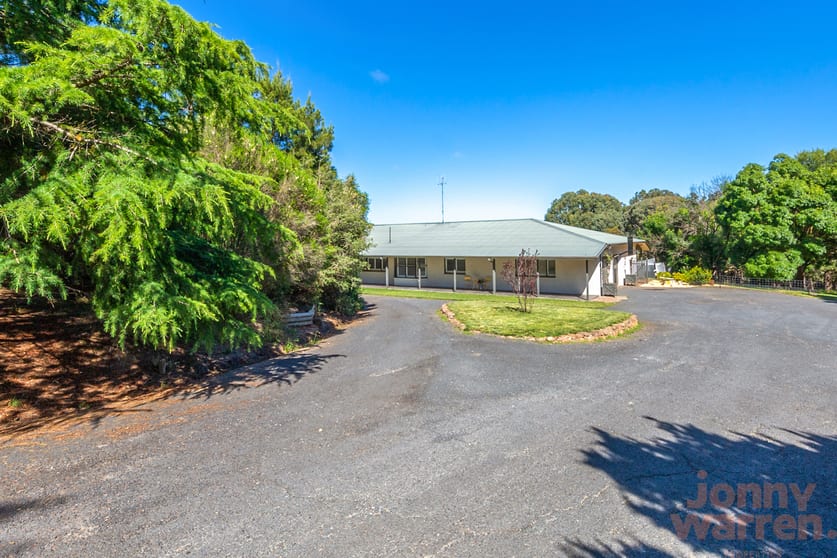 Click to view all images 1 Shearsby Crescent Yass NSW 2582 - Image 3