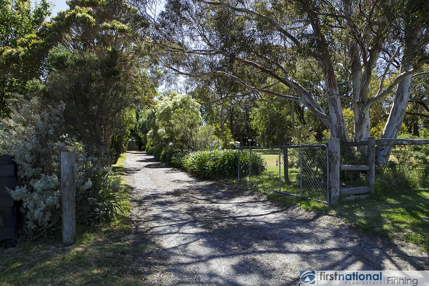 Click to view all images 190 South Boundary Road Pearcedale VIC 3912 - Image 2