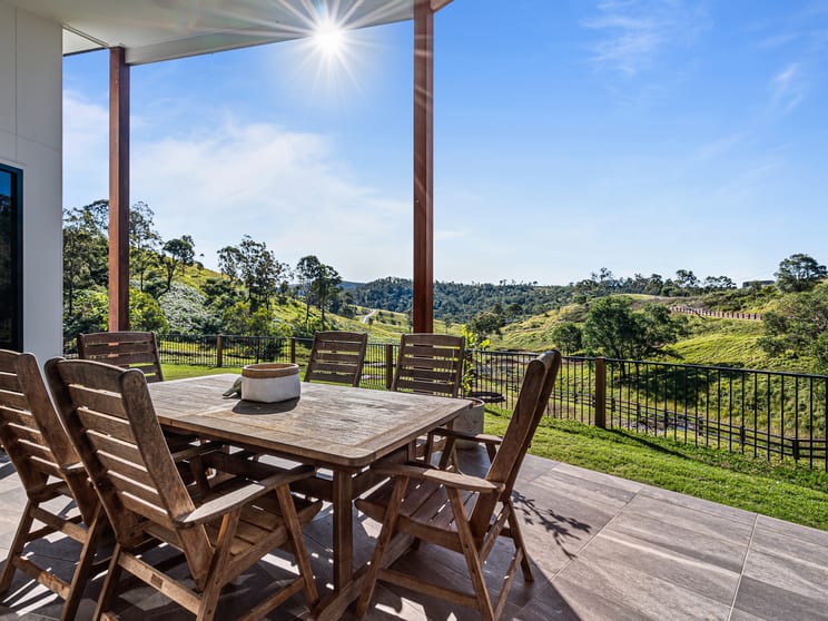 Click to view all images 102 Mervyn Cavanagh Court Delaneys Creek QLD 4514 - Image 1