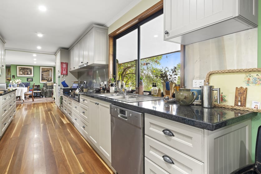 Click to view all images 44 Heathcote-East Baynton Road Heathcote VIC 3523 - Image 3