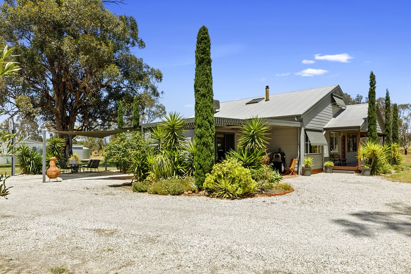 Click to view all images 275 River Road Goomalibee VIC 3673 - Image 3