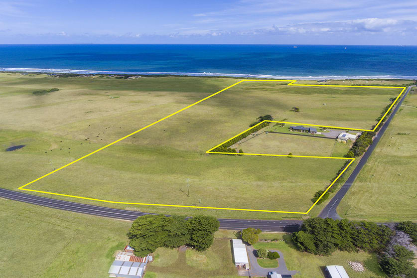 Click to view all images 2 Snapper Point Road Allestree VIC 3305 - Image 2