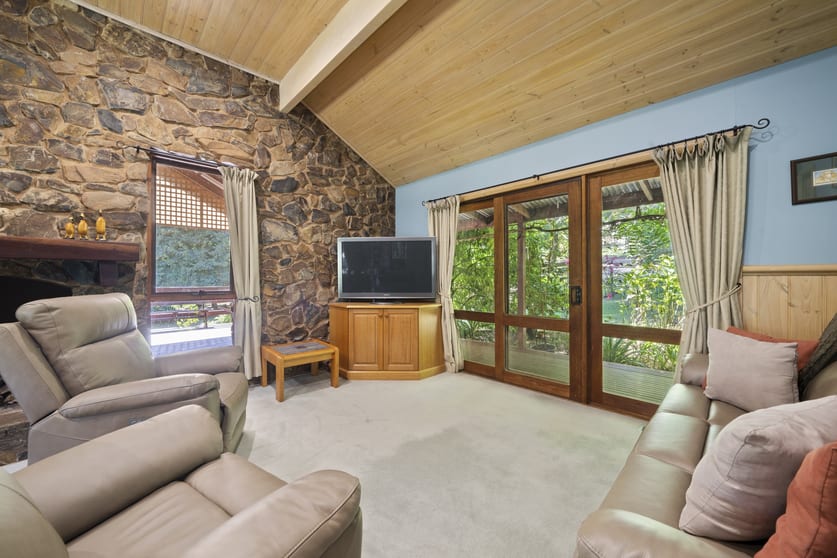 Click to view all images 398 Nug Nug Road Myrtleford VIC 3737 - Image 3