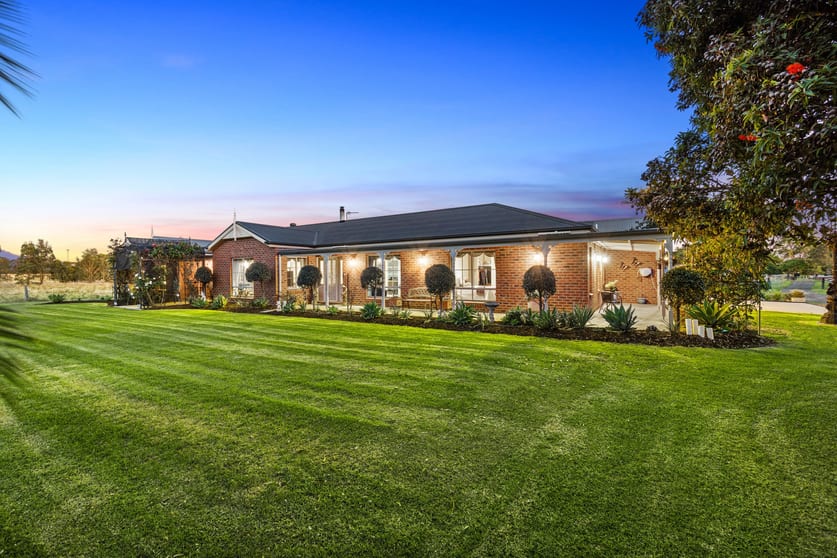 Click to view all images 160 Toongabbie-Cowwarr Road Toongabbie VIC 3856 - Image 1