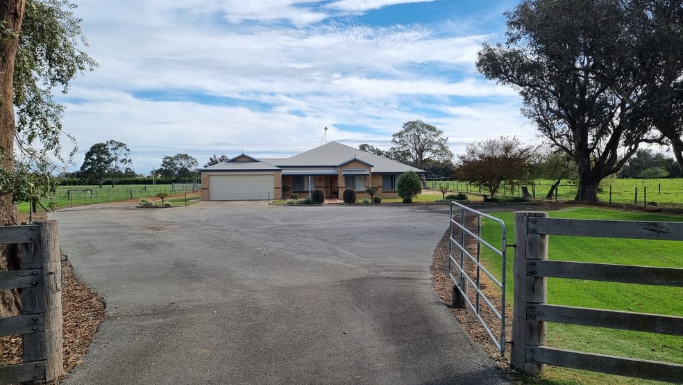 Click to view all images 44 Clarke Road Uduc WA 6220 - Image 2