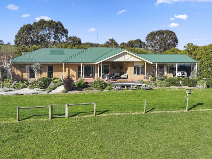 Click to view all images 53 Martins Road Meeniyan VIC 3956 - Image 2