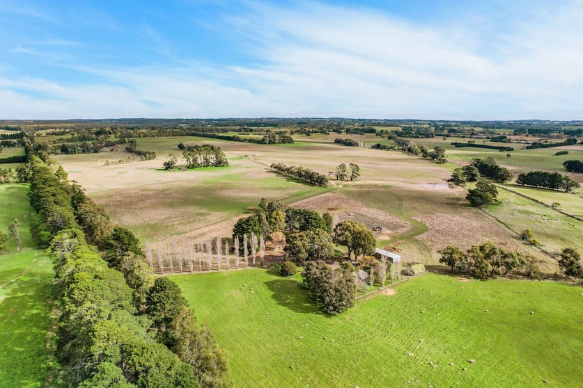 Click to view all images 26 Caddys Lane Tylden VIC 3444 - Image 2
