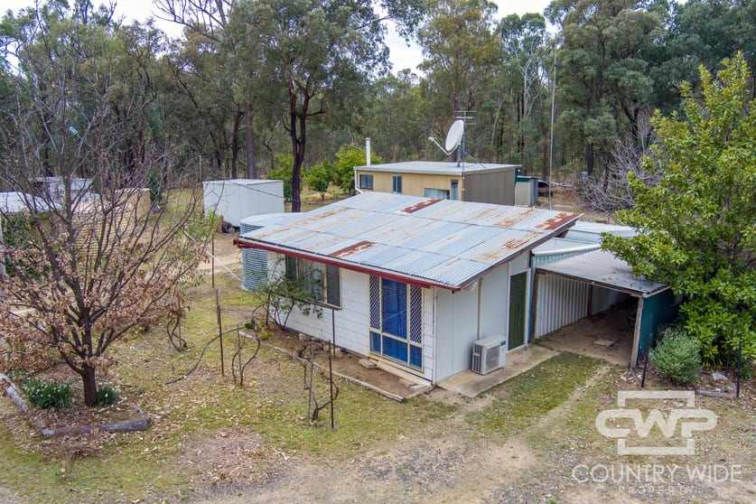 Click to view all images 137 Aberdeen Road Gilgai NSW 2360 - Image 2