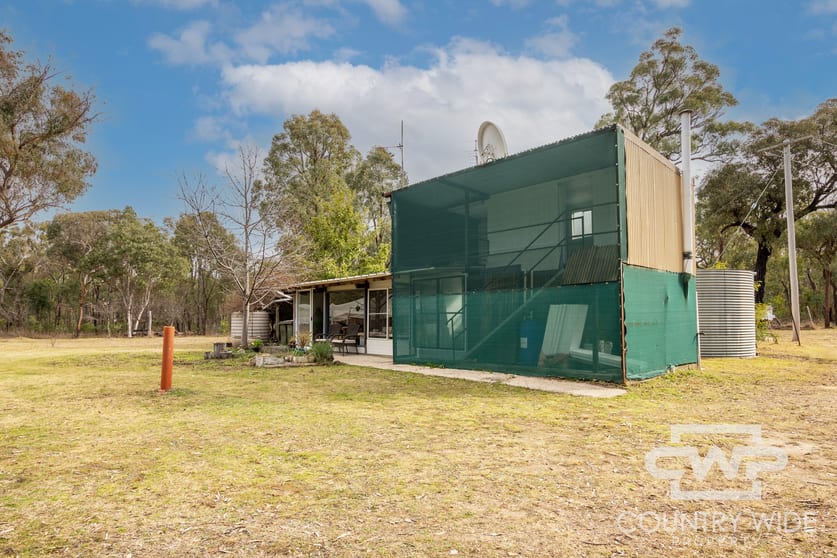 Click to view all images 137 Aberdeen Road Gilgai NSW 2360 - Image 3