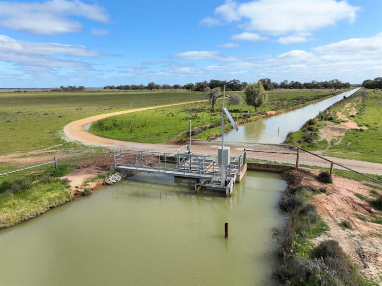 Click to view all images Smeatonvale/2452 Cobb Highway Deniliquin NSW 2710 - Image 3