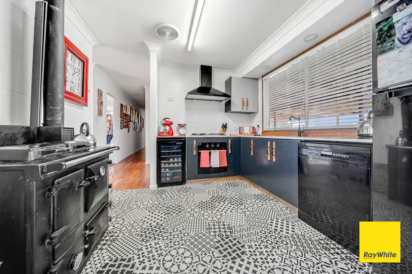 Click to view all images 230 Taylors Creek Road Tarago NSW 2580 - Image 2