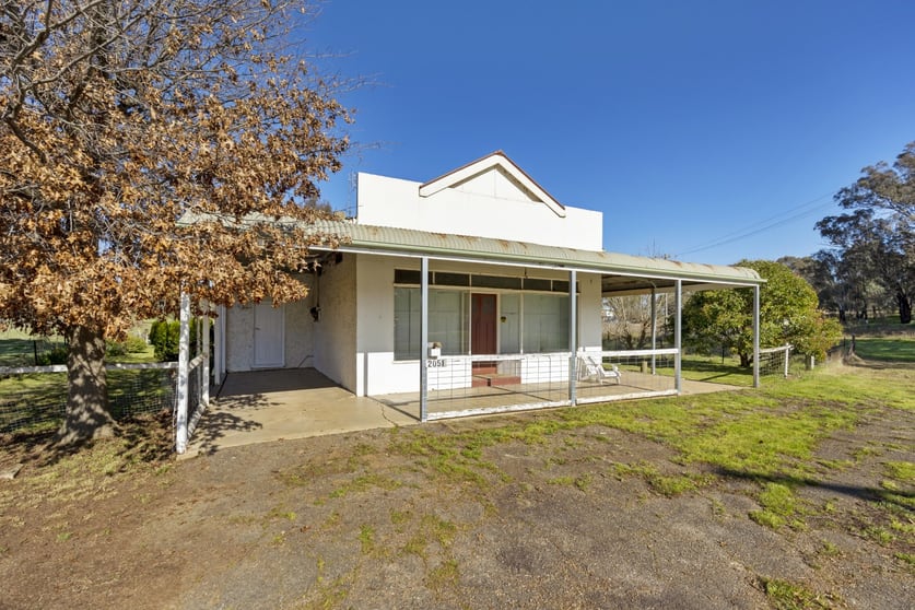 Click to view all images 2051 Adelong Road Tumblong NSW 2729 - Image 2