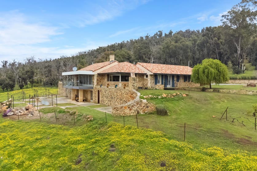 Click to view all images Mambray Park, 2893 Toodyay Road Gidgegannup WA 6083 - Image 2