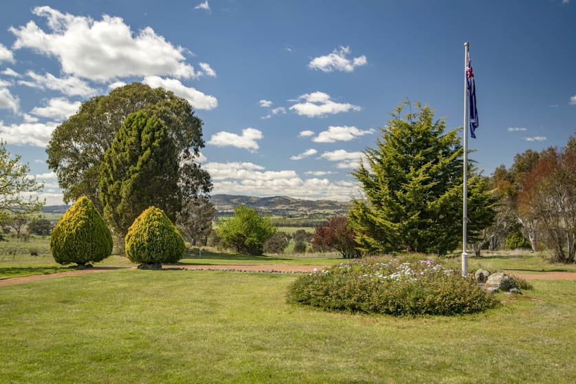 Click to view all images 123 Captains Hill Road Wallaroo NSW 2618 - Image 2
