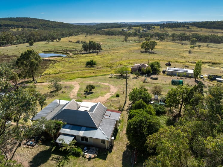 Click to view all images 501 Packham Drive Molong NSW 2866 - Image 2