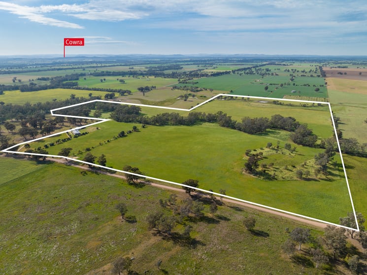 Click to view all images 'North Calare' 29 Gurneys Road Cowra NSW 2794 - Image 1