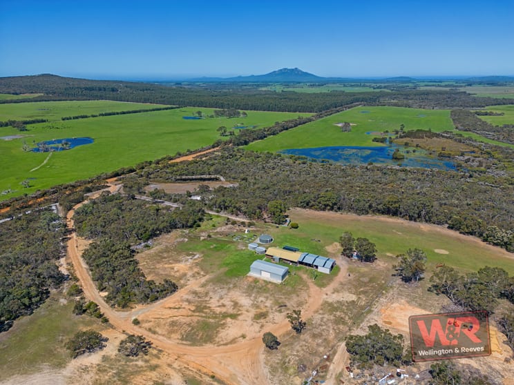 Click to view all images 467 Fish Track Road Manypeaks WA 6328 - Image 3