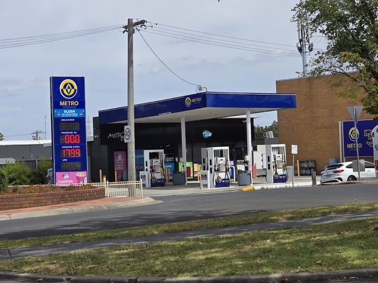 Click to view all images Service Station business for sale in Morwell - Image 2