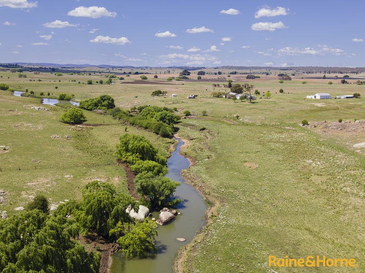 Click to view all images 408 Glen Legh Road Glen Innes NSW 2370 - Image 2