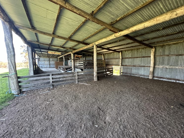 Click to view all images 658 Manear Road Rosa Glen WA 6285 - Image 2