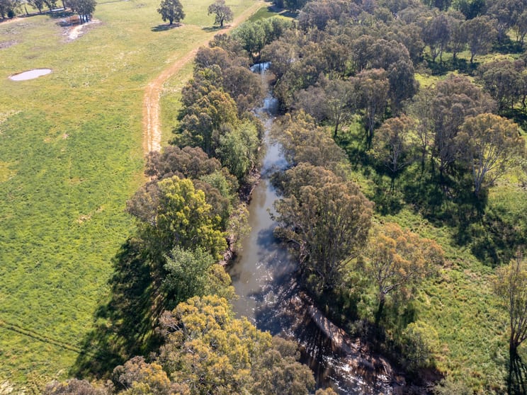 Click to view all images 109 Williams Lane Oxley Flats VIC 3678 - Image 1