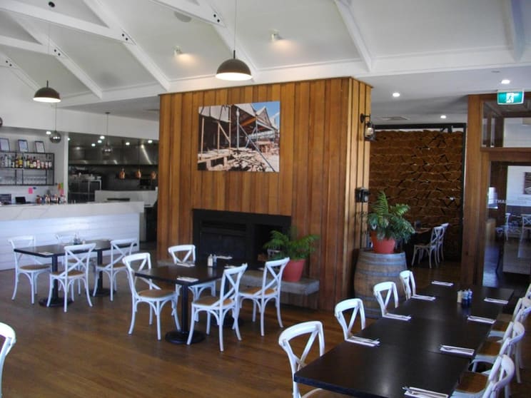 Click to view all images Alcohol & Liquor business for sale in Bairnsdale - Image 2