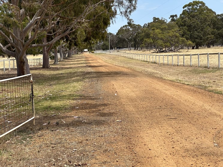 Click to view all images 32330 Albany Highway Mount Barker WA 6324 - Image 2