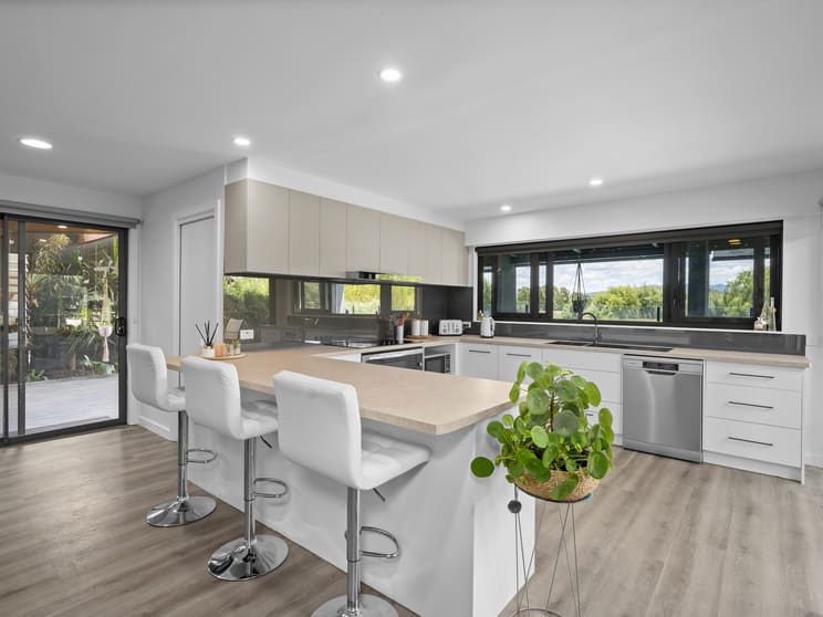 Click to view all images 125 Dead Horse Lane Mansfield VIC 3722 - Image 3