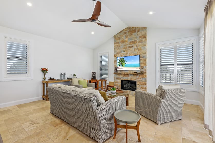 Click to view all images 21 Horseshoe Place Moore Creek NSW 2340 - Image 3