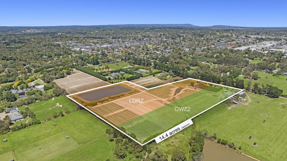 Click to view all images 17 Almond Bush Street Somerville VIC 3912 - Image 3