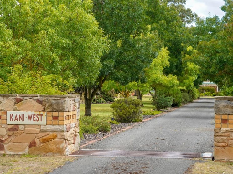 Click to view all images 2303 Penshurst-Dunkeld Road Dunkeld VIC 3294 - Image 1