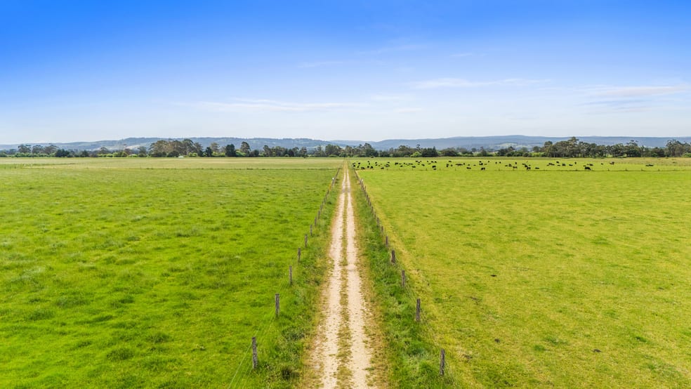 Click to view all images 150 + 220 Marshalls Road Traralgon VIC 3844 - Image 2