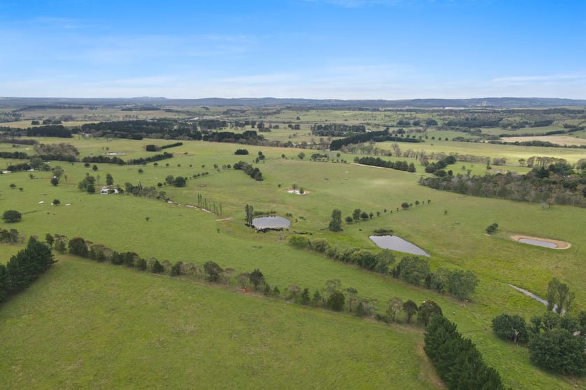 Click to view all images 63 Kardinia Lane Sutton Forest NSW 2577 - Image 3