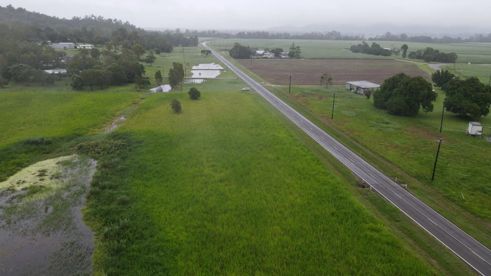 Click to view all images 8/ Abergowrie Road Long Pocket QLD 4850 - Image 2