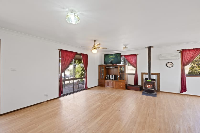 Click to view all images 183 Winchester Crescent Cooks Gap NSW 2850 - Image 3