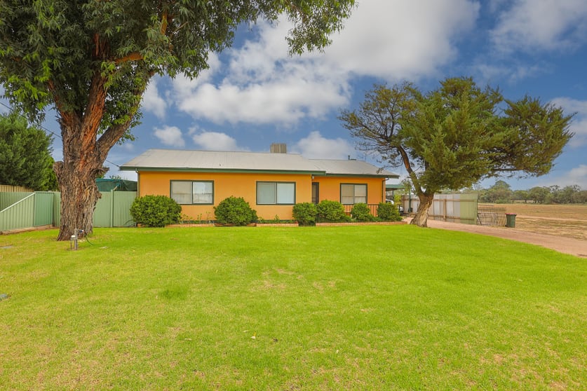 Click to view all images 23-25 Flora Avenue Mildura VIC 3500 - Image 2