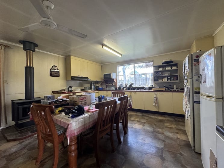 Click to view all images 274 Golf Links Road Monto QLD 4630 - Image 3