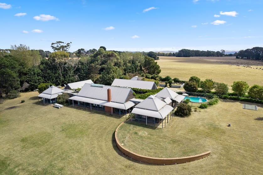 Click to view all images 230 Mill Road Kilmore VIC 3764 - Image 3