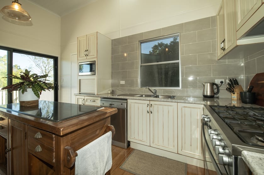 Click to view all images 175 Shepherdsons Road Dakenba QLD 4715 - Image 3