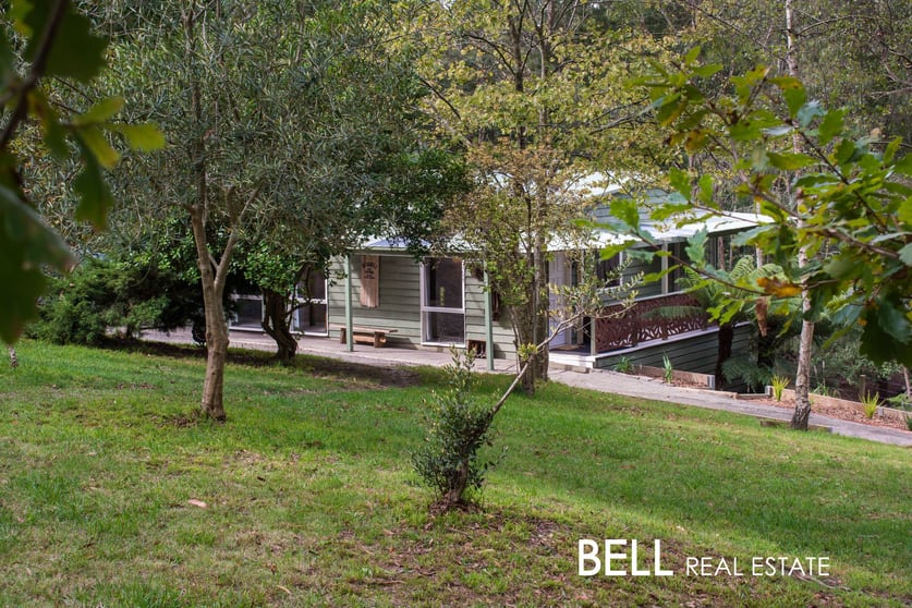 Click to view all images 33 Coulson Road Monbulk VIC 3793 - Image 1