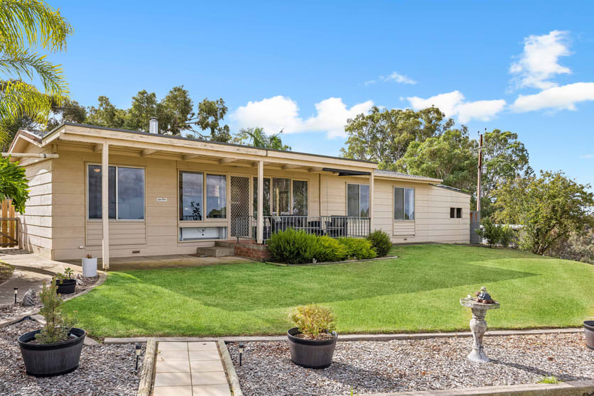 Click to view all images 511 Gemmell Road Strathalbyn SA 5255 - Image 2