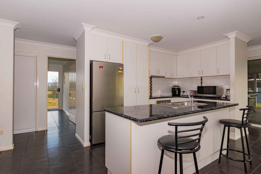 Click to view all images 517 Blakes Road Silverwood QLD 4370 - Image 2