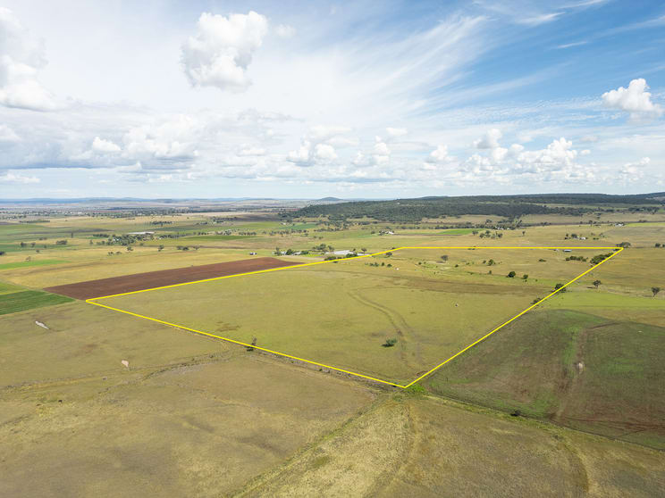Click to view all images 79 Barlow Road Greenmount QLD 4359 - Image 2