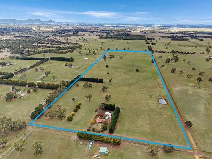 Click to view all images 250 Church Road Yulecart VIC 3301 - Image 2